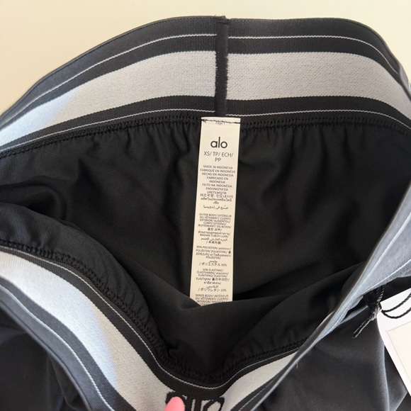 ALO Yoga Black match point shorts - Picture 4 of 5